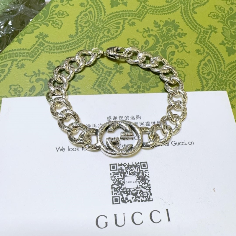 G*u*i bracelets
